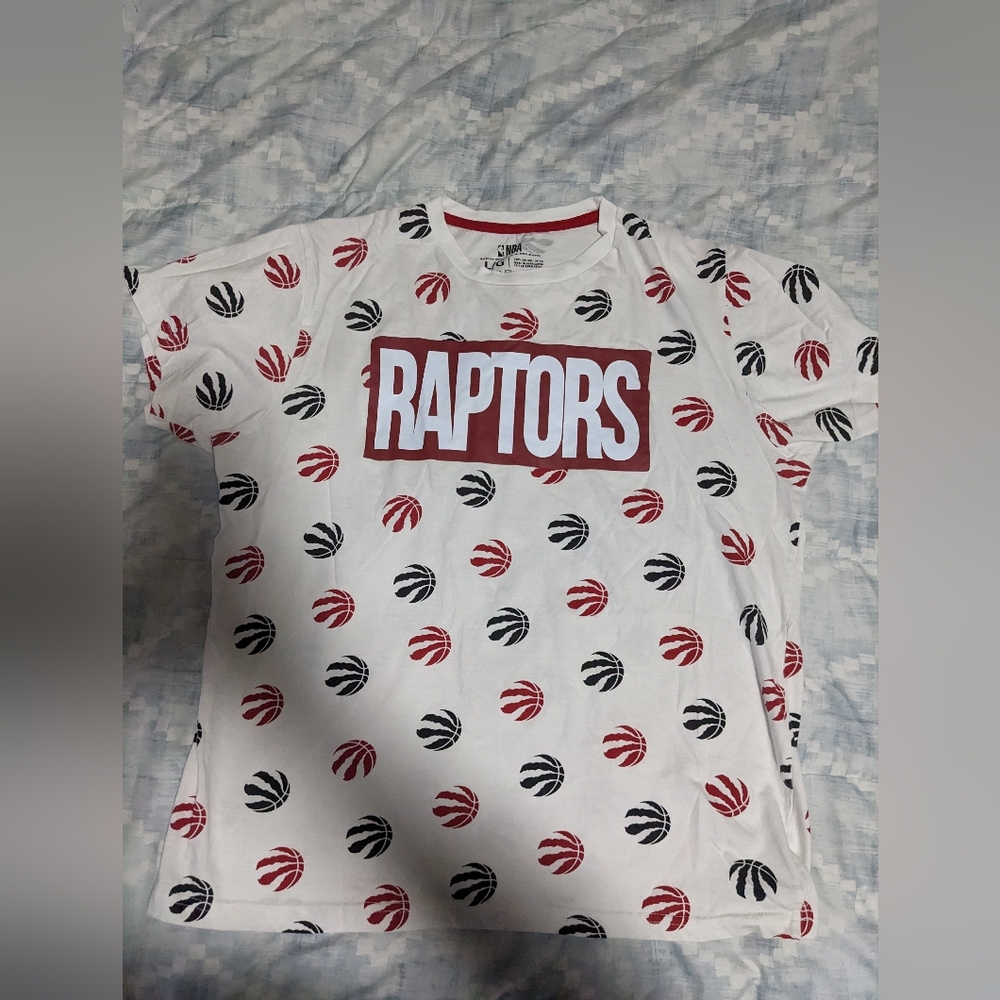 Toronto Raptors Large t shirt